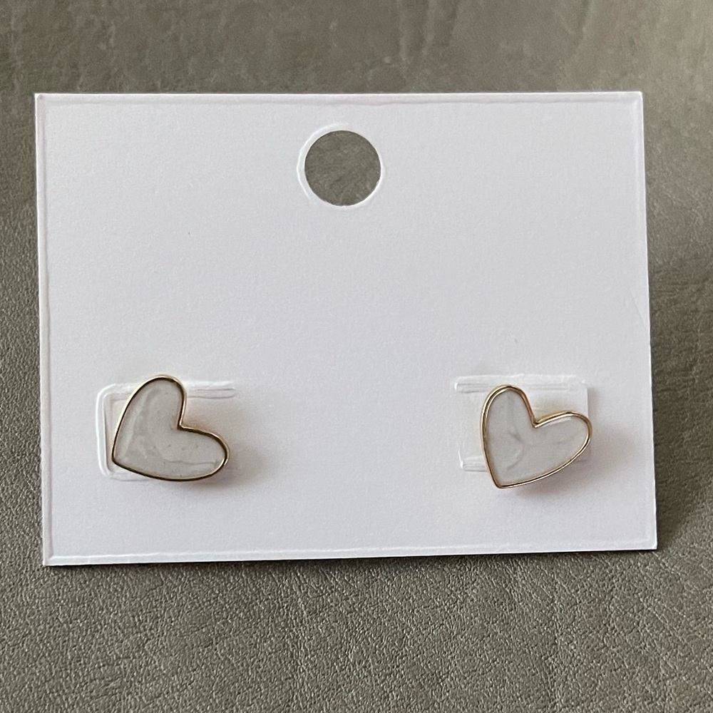 Cute pearly white & gold heart earrings